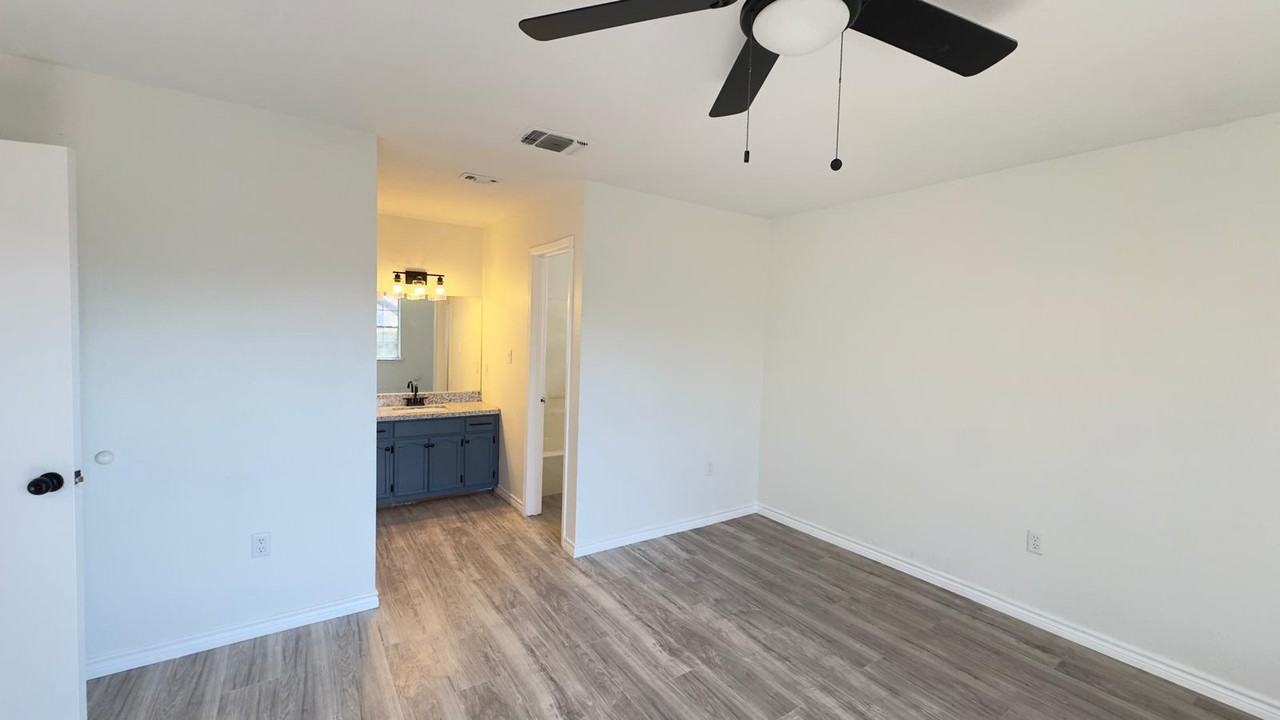 1239 Glen Haven Dr #NA - Photo 2 of 13