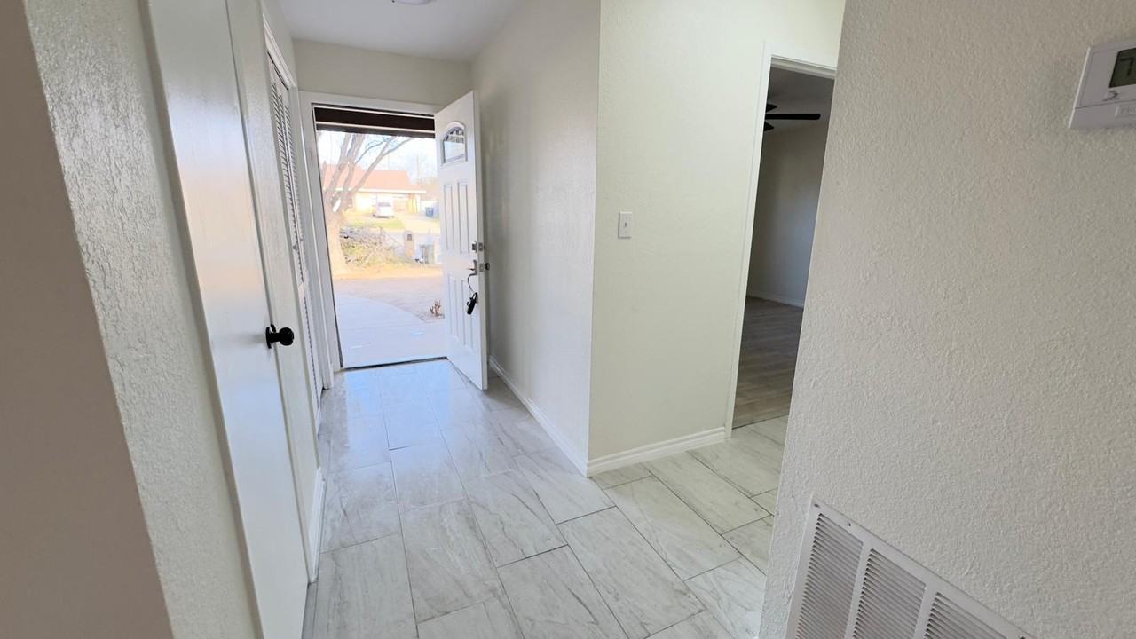 1239 Glen Haven Dr #NA - Photo 4 of 13