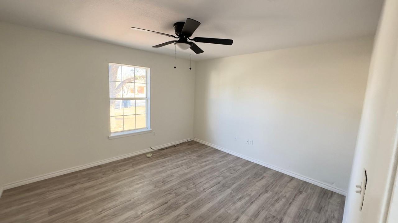 1239 Glen Haven Dr #NA - Photo 6 of 13