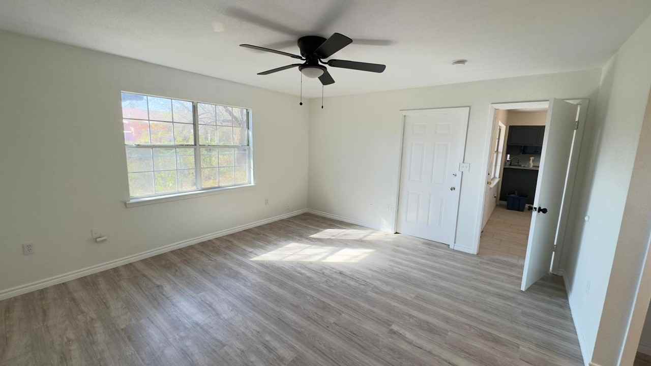 1239 Glen Haven Dr #NA - Photo 7 of 13