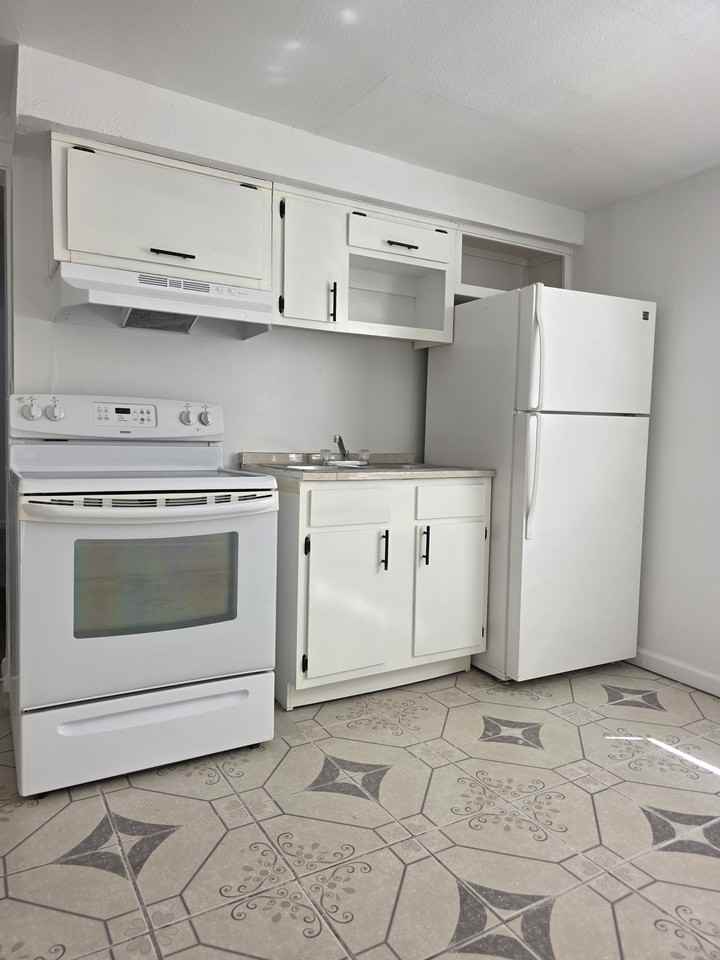 1407 Arizona Ave #G - Photo 5 of 10