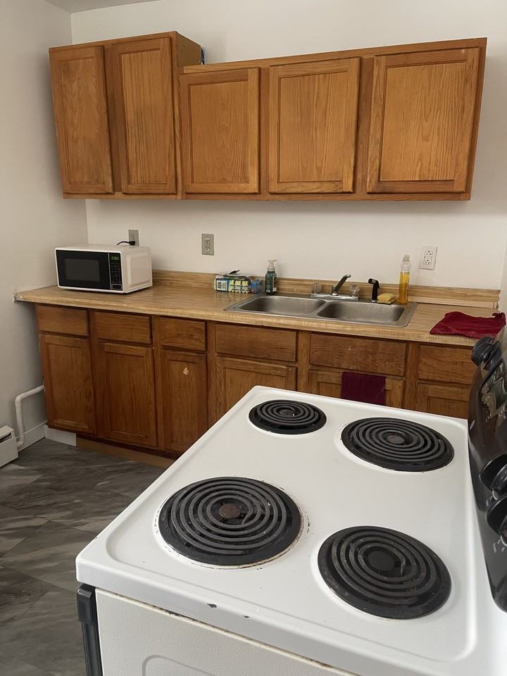 609 Main St E #A - Photo 3 of 13