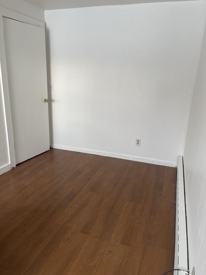 609 Main St E #A - Photo 6 of 13