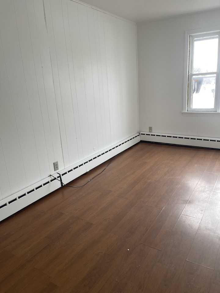 609 Main St E #C - Photo 5 of 6