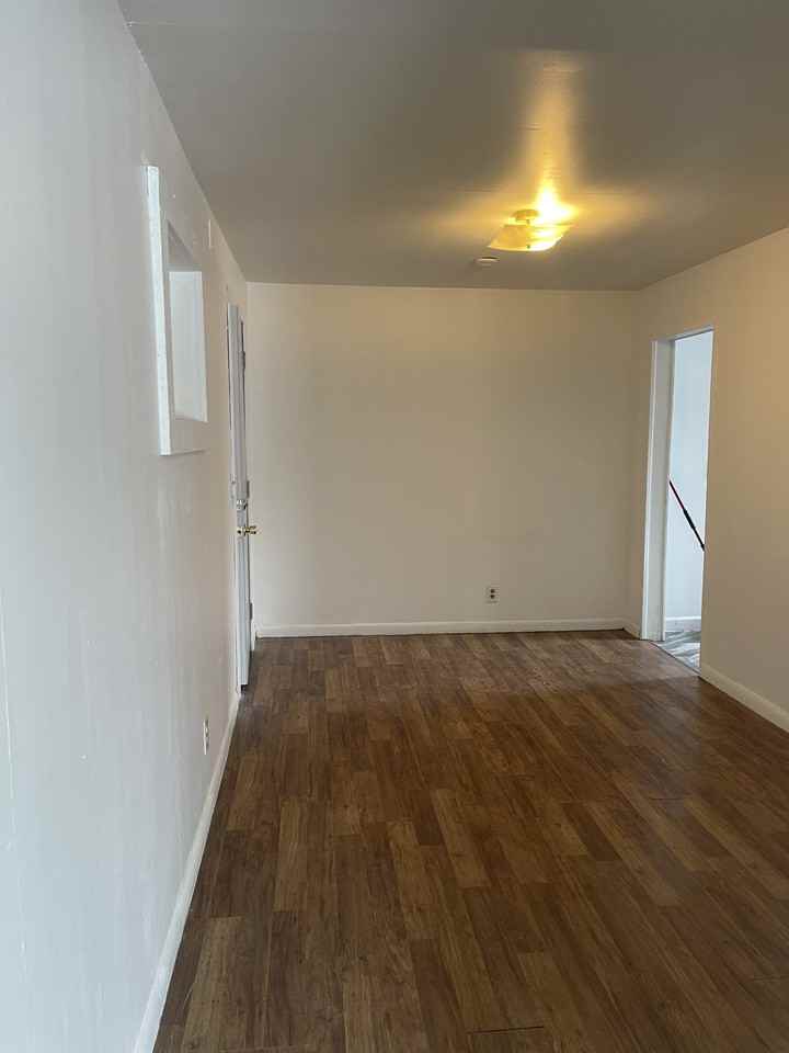609 Main St E #C - Photo 6 of 6