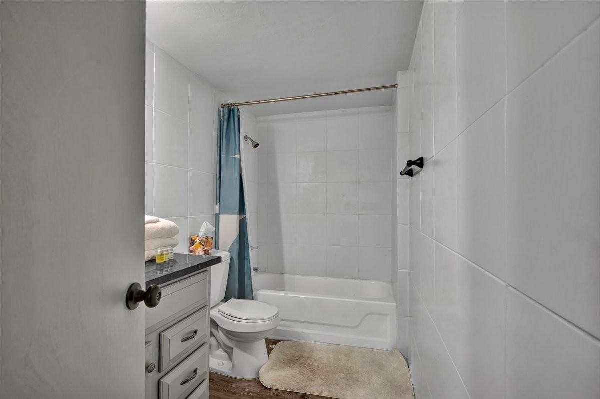 127 N Duck St #A12 - Photo 4 of 37