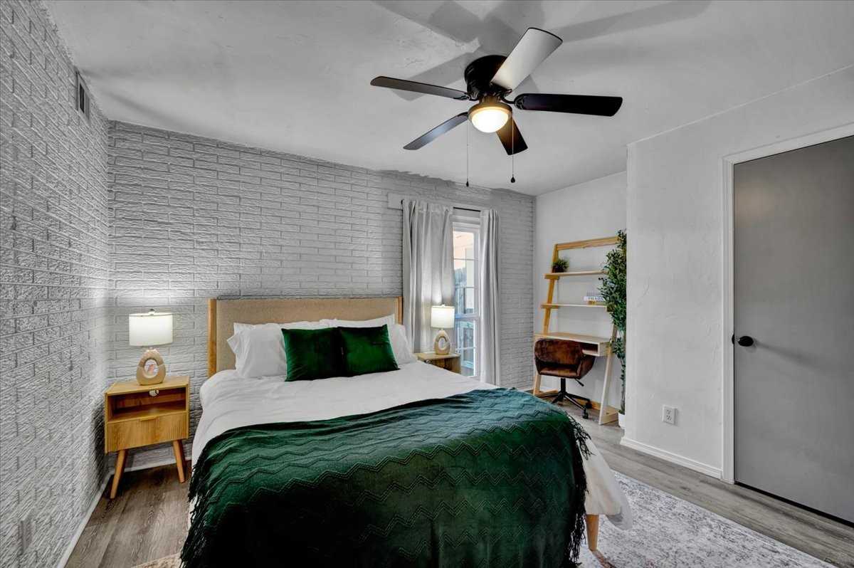 127 N Duck St #H13 - Photo 3 of 33