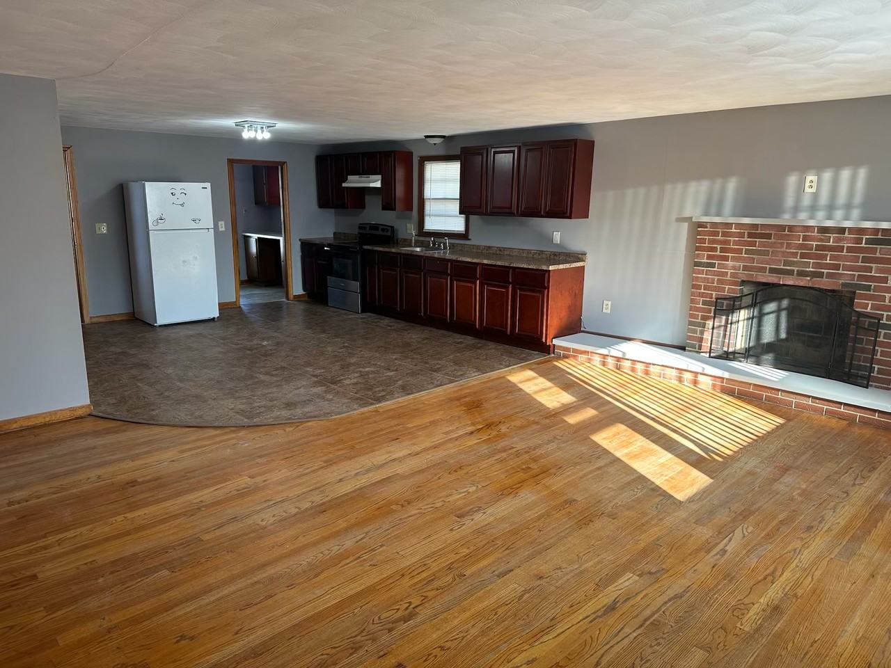 130 Glendale Ave #2ndFL - Photo 2 of 9