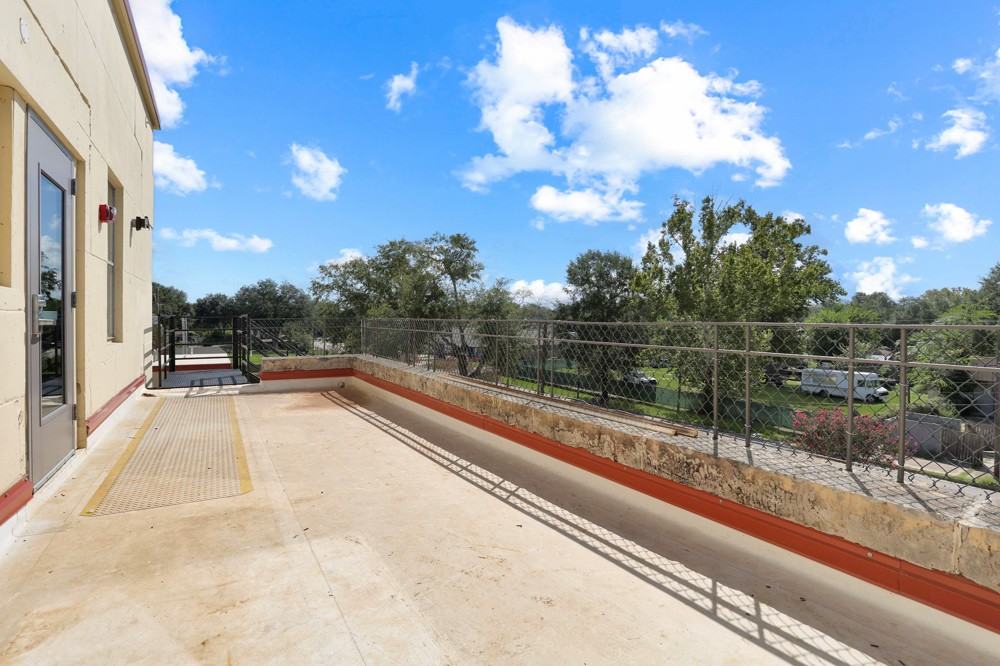 Landmark 301 - Photo 4 of 36