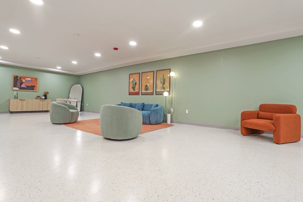 Landmark 301 - Photo 5 of 36