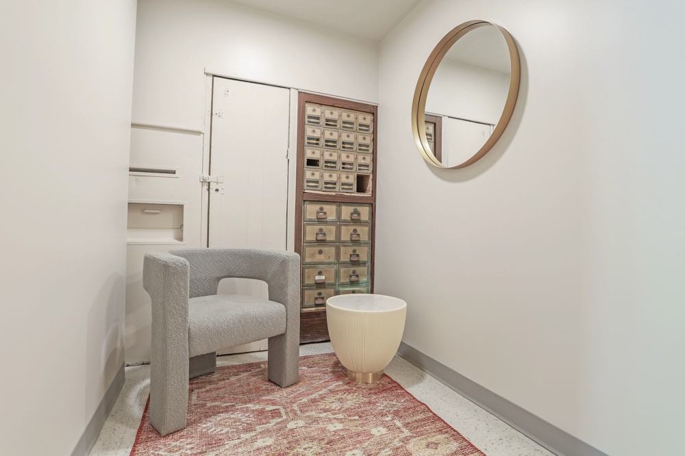 Landmark 301 - Photo 6 of 36