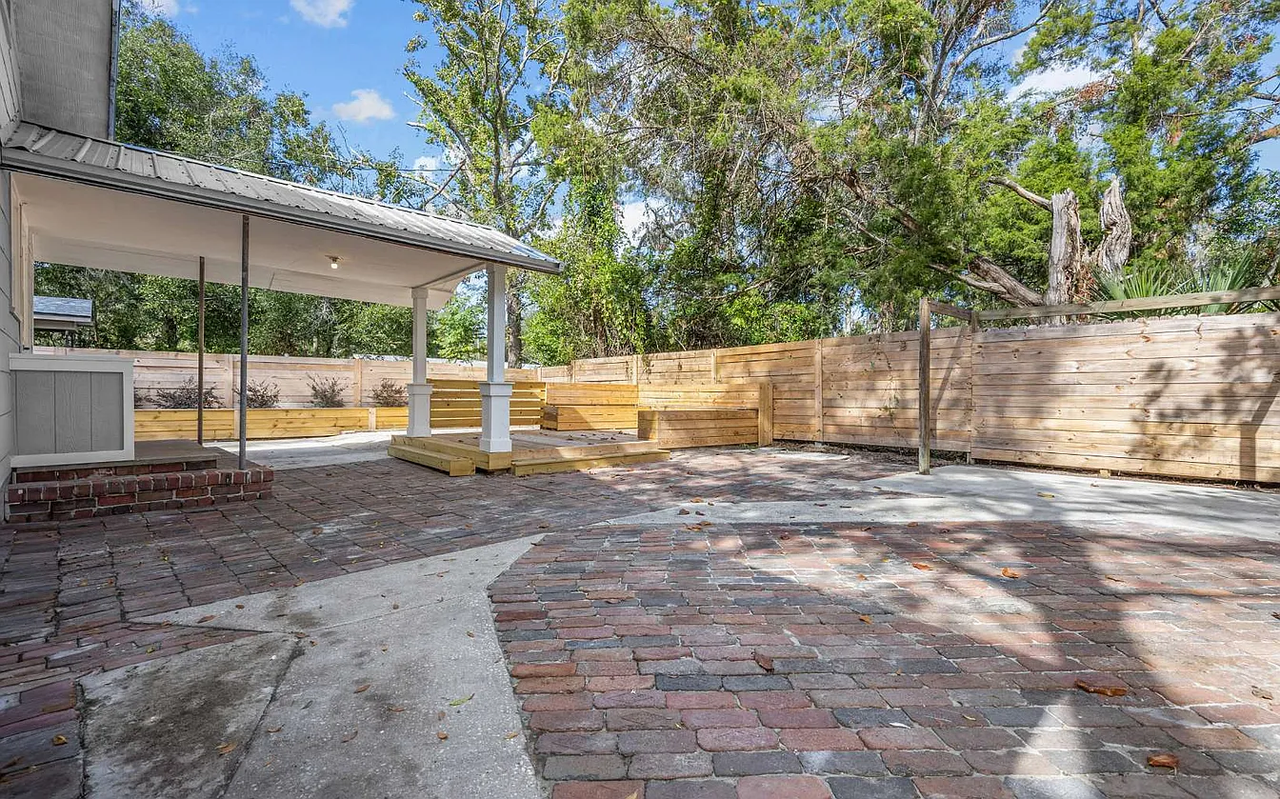 390 Se Baker Ave #201 - Photo 4 of 6