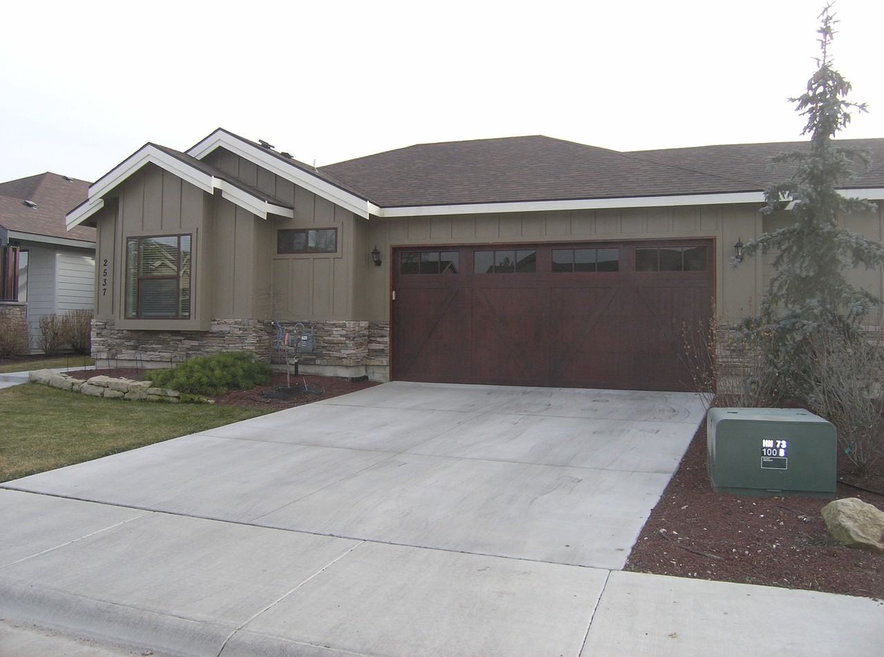 2537 E Hidden Creek St #NA - Photo 3 of 18