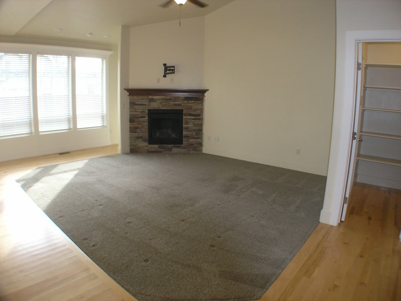 2537 E Hidden Creek St #NA - Photo 4 of 18