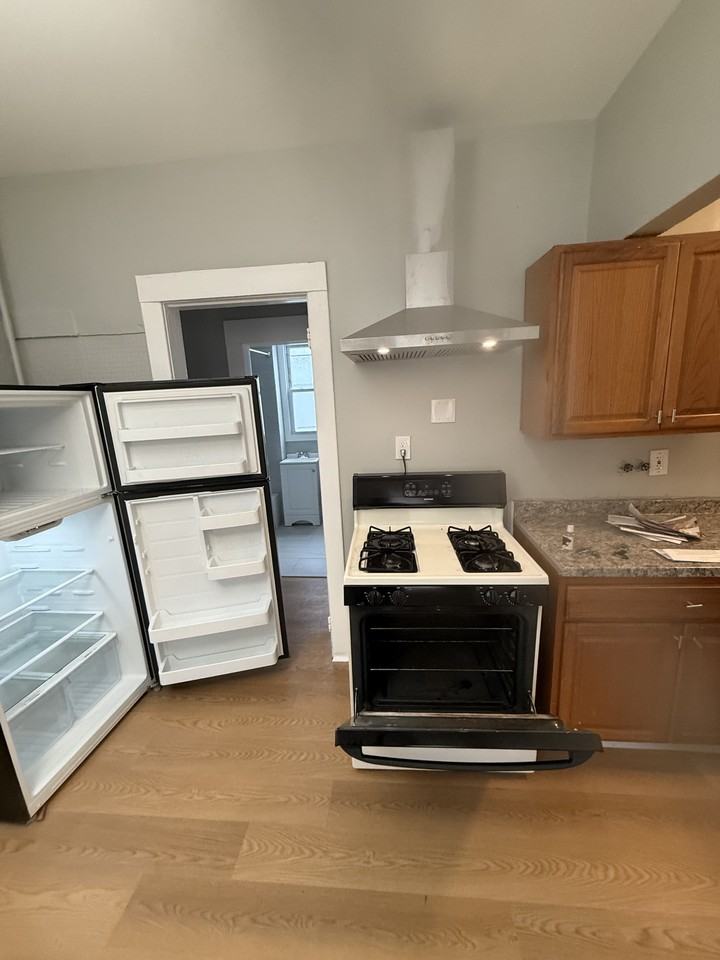 143 Rowe St - Photo 2 of 15