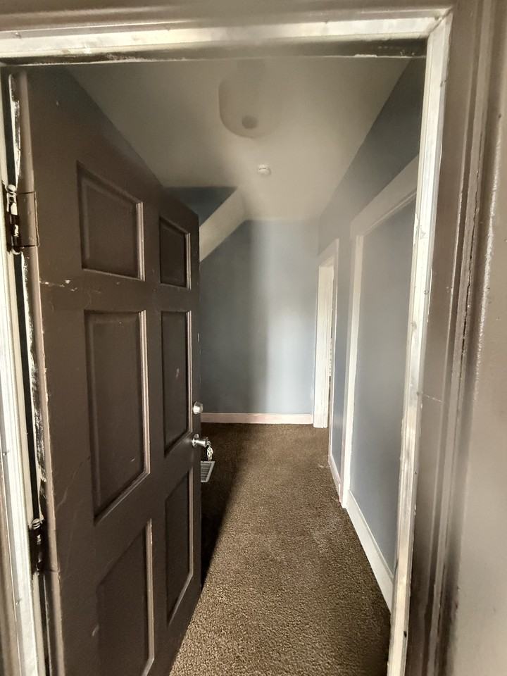 143 Rowe St - Photo 3 of 15