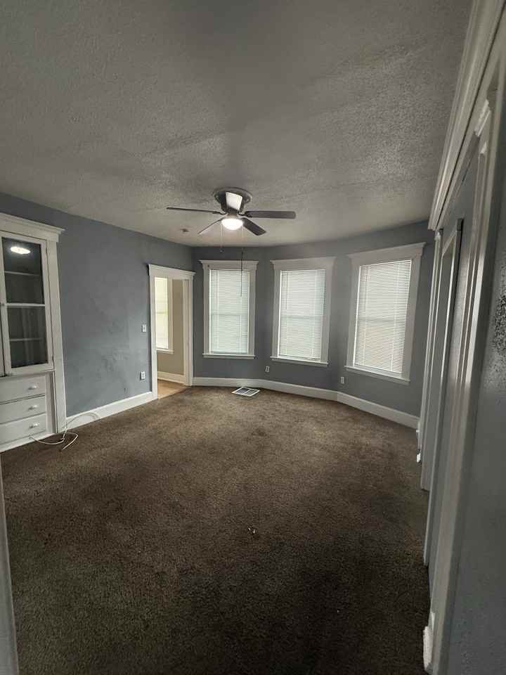 143 Rowe St - Photo 5 of 15