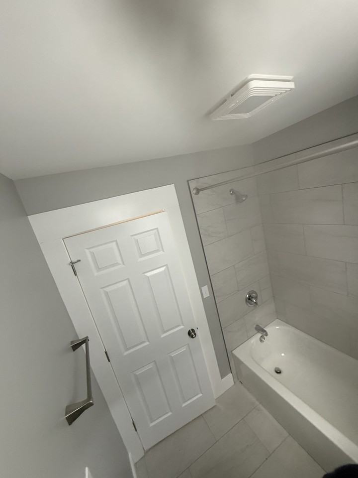 143 Rowe St - Photo 7 of 15