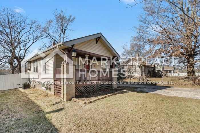 3716 N Indiana Ave - Photo 2 of 20