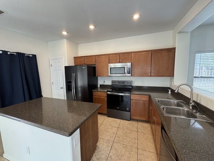 21109 E Munoz St - Photo 4 of 38