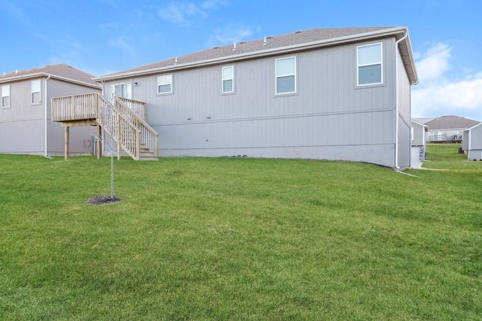 1004 Nw High View Dr - Photo 4 of 16