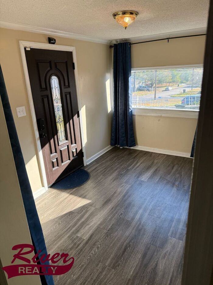 2114 Telfair St - Photo 2 of 7