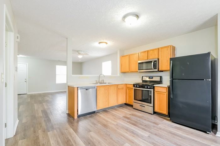 4644 Kenross Dr - Photo 3 of 10