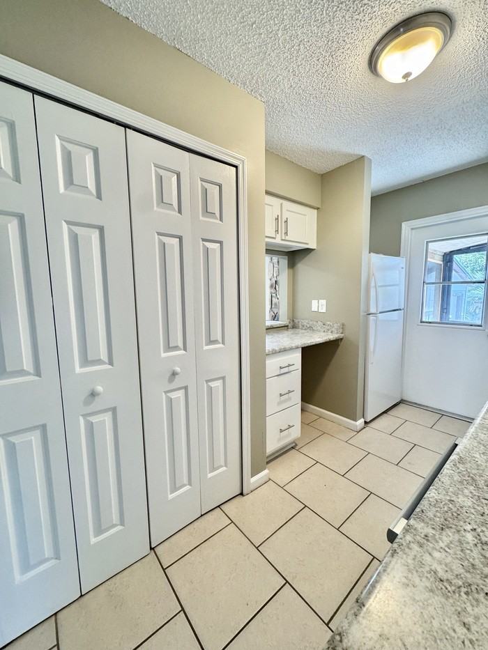 5313 Soundview Ave - Photo 4 of 10