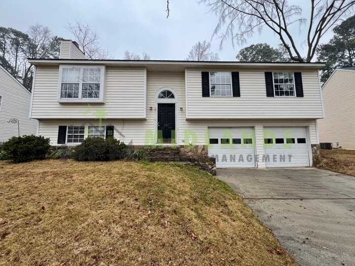 844 Bentley Dr - Photo 2 of 50