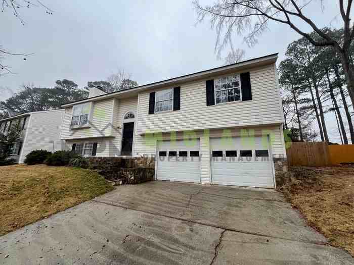 844 Bentley Dr - Photo 3 of 50