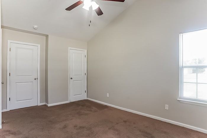 131 Barbara St - Photo 6 of 10