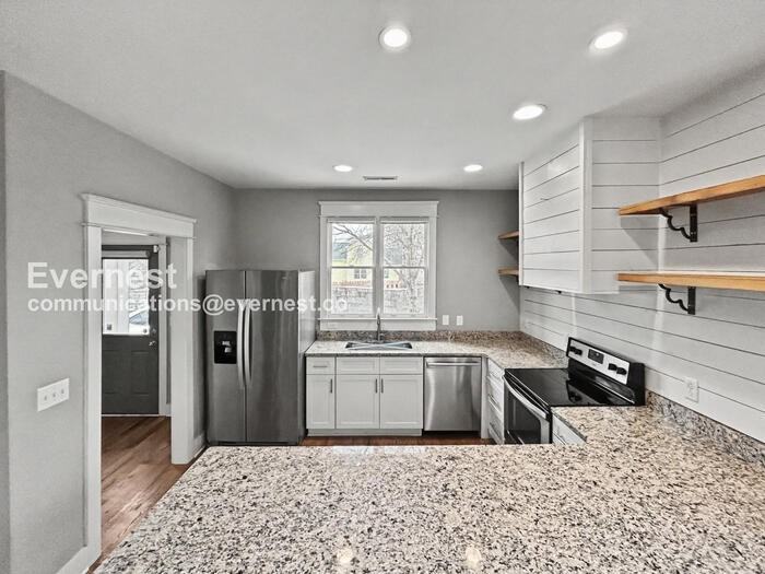 902 Cheatham Pl #G - Photo 2 of 21