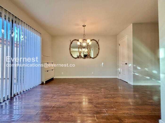 8347 Burnet Ave #11 - Photo 7 of 26