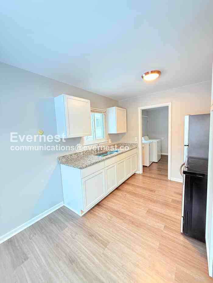 19918 Rensellor St - Photo 4 of 29