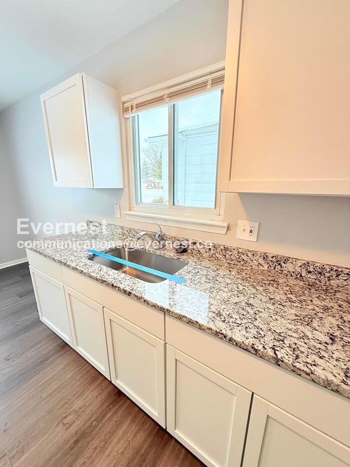 19918 Rensellor St - Photo 5 of 29