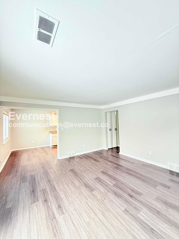 19918 Rensellor St - Photo 6 of 29