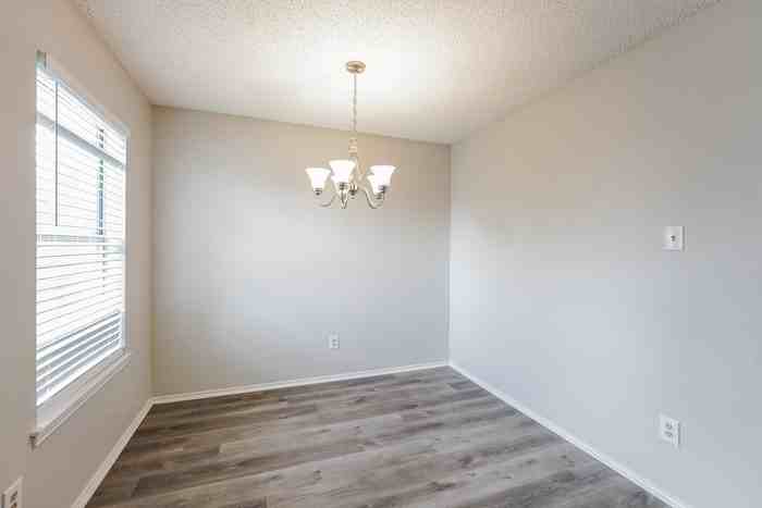 1005 Meadowbend Dr - Photo 5 of 20