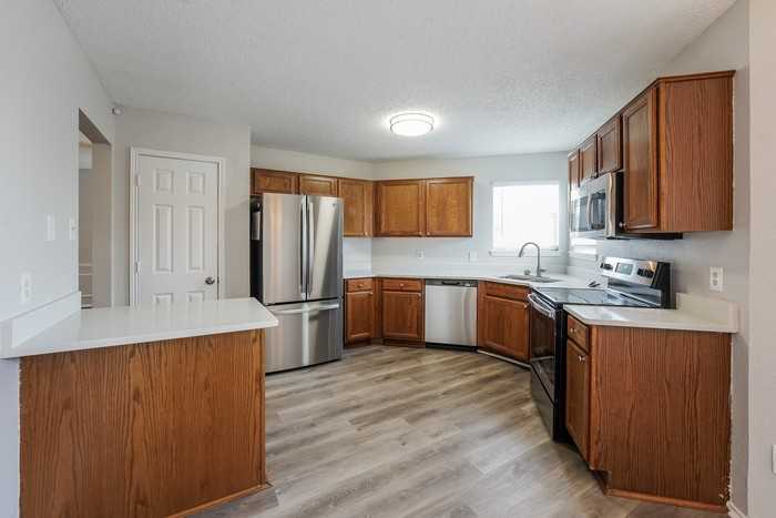 1005 Meadowbend Dr - Photo 6 of 20