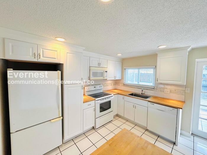 1126 Normandy Blvd - Photo 2 of 28