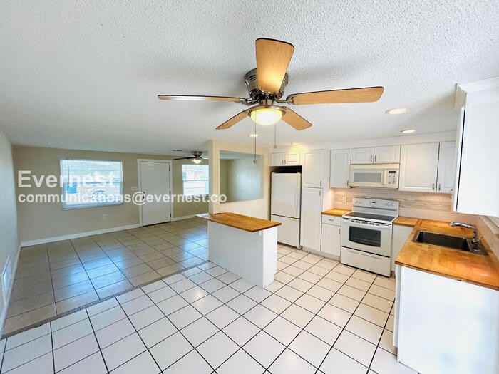 1126 Normandy Blvd - Photo 5 of 28