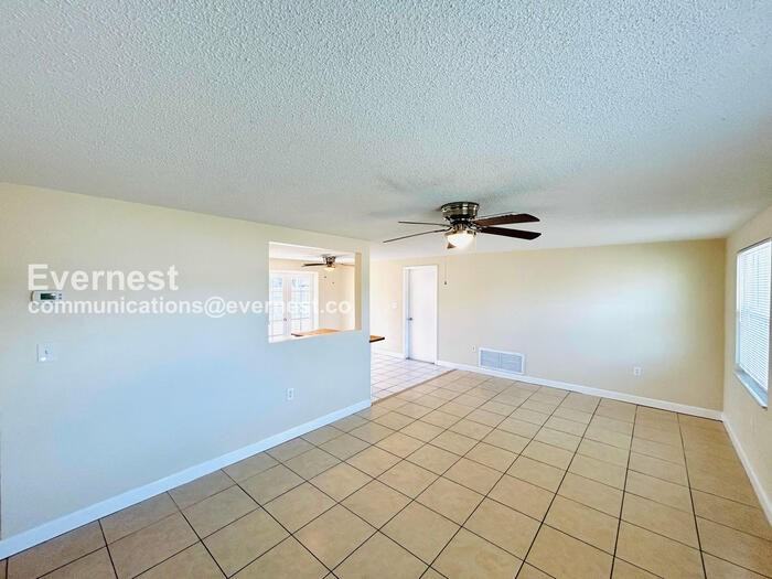 1126 Normandy Blvd - Photo 7 of 28