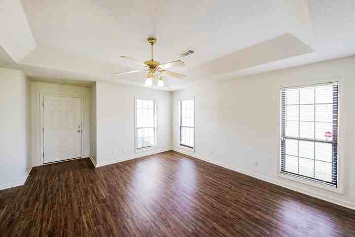 360 Taylor Rd N - Photo 2 of 10