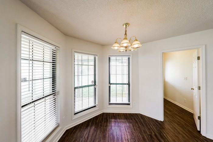 360 Taylor Rd N - Photo 3 of 10