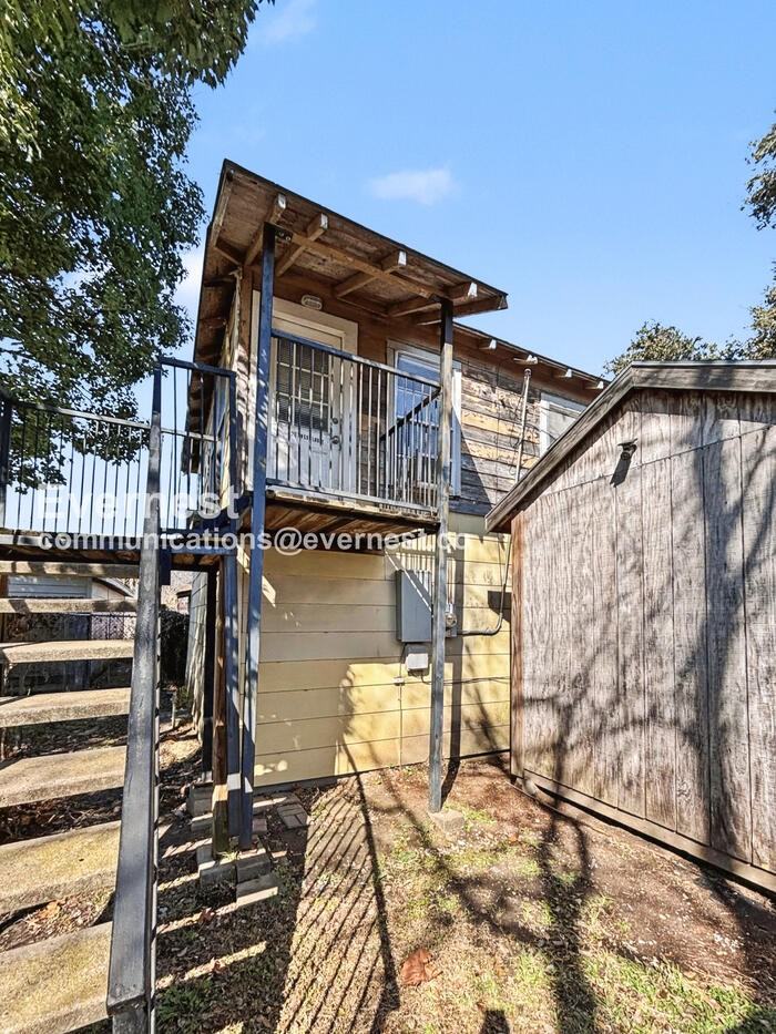 203 W Lobit St - Photo 2 of 18