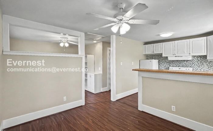 203 W Lobit St - Photo 6 of 18