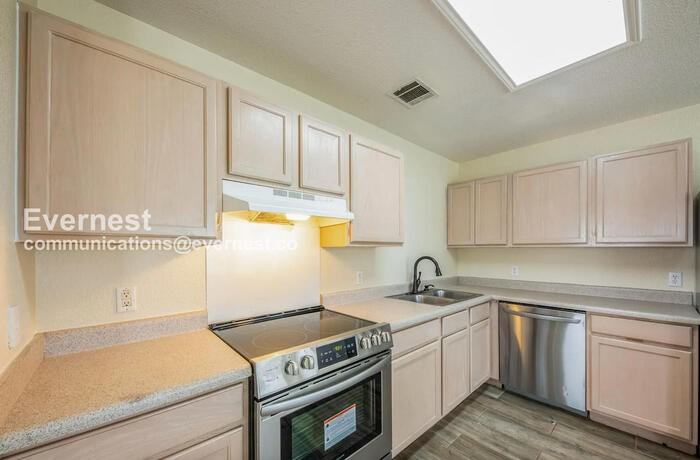 386 Siebert Dr - Photo 2 of 9