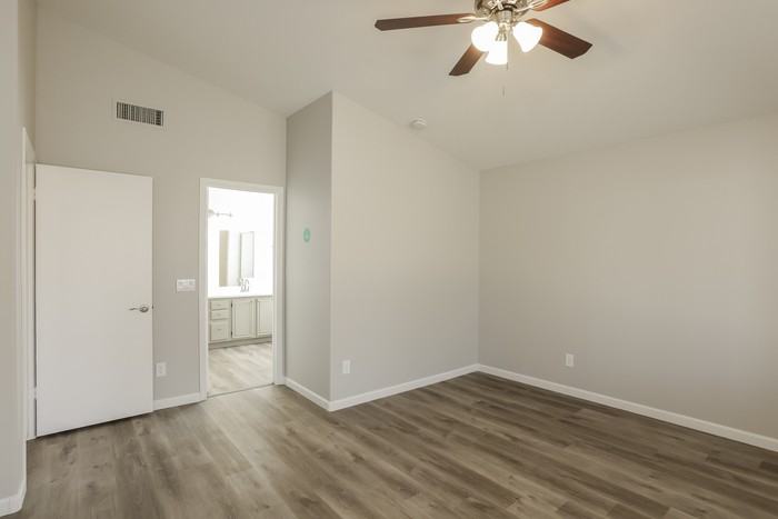 15850 N 32nd Way - Photo 3 of 16