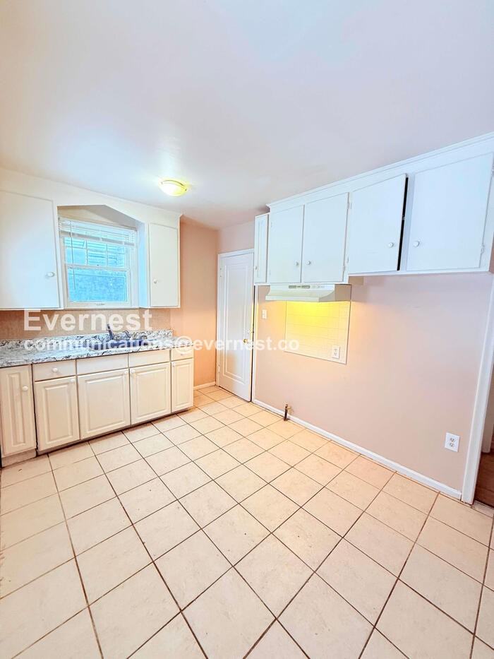 8431 Rosemont Ave - Photo 3 of 29