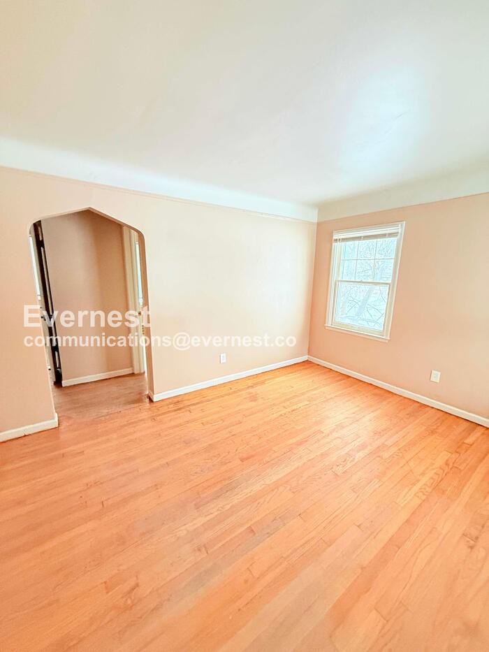 8431 Rosemont Ave - Photo 7 of 29