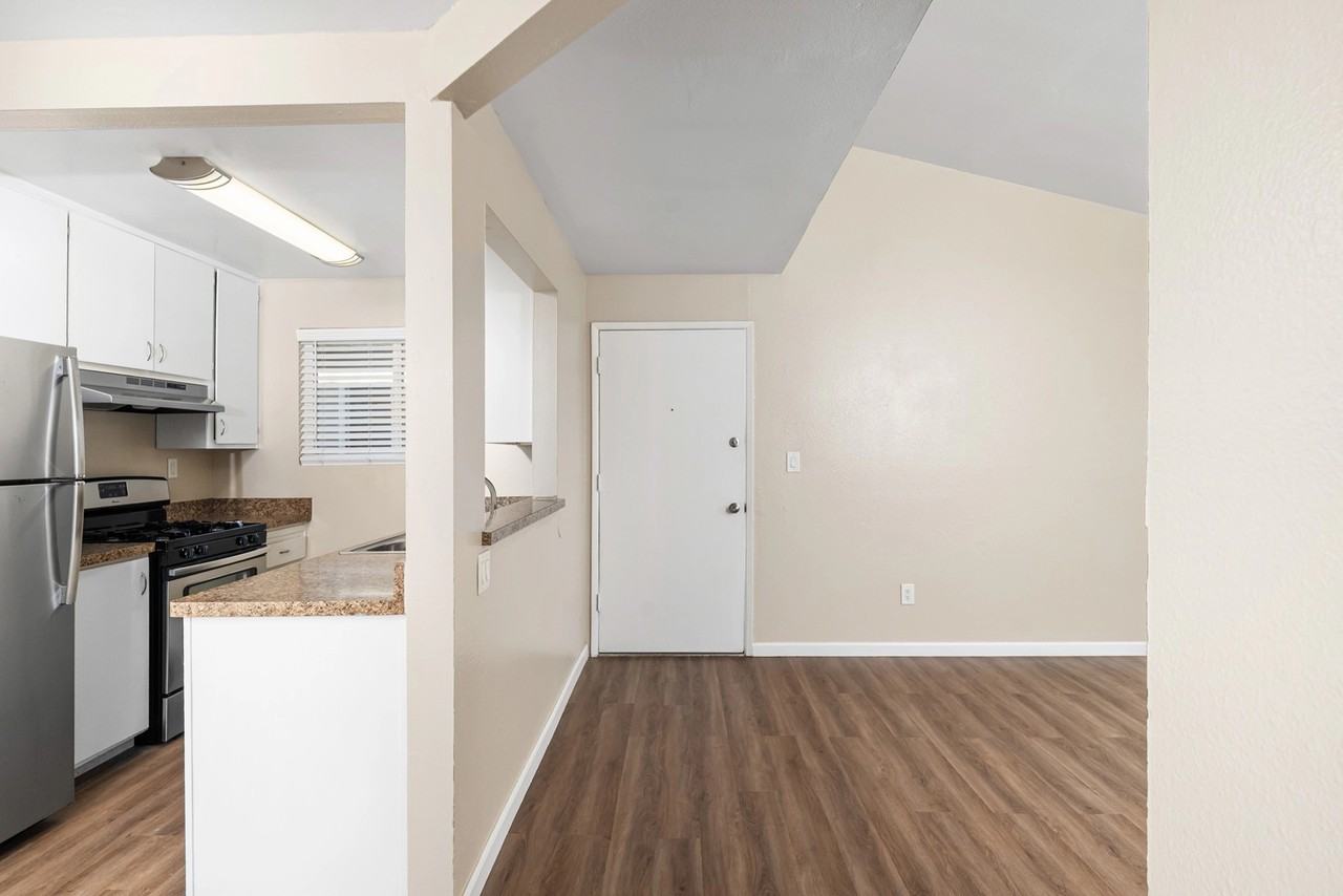 Menlo Pointe - Photo 4 of 47